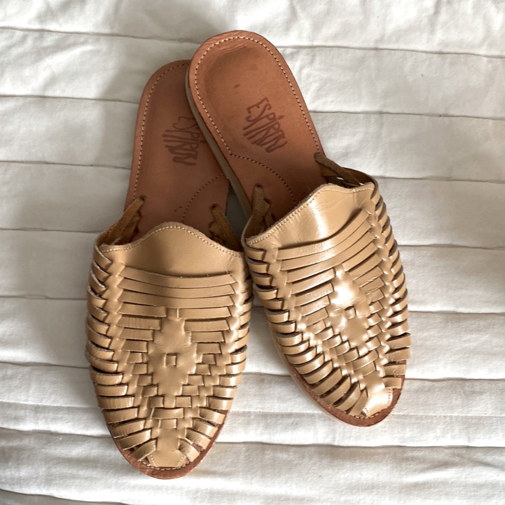 Espiritu genuine leather sandal size 9 women’s